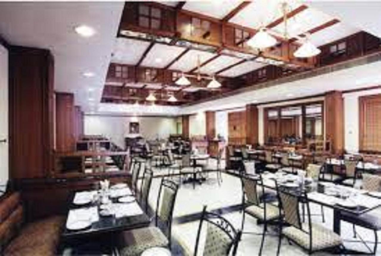 โรงแรมกัลยาน เรสซิเดนซี ตีรูปาติ ภายนอก รูปภาพ